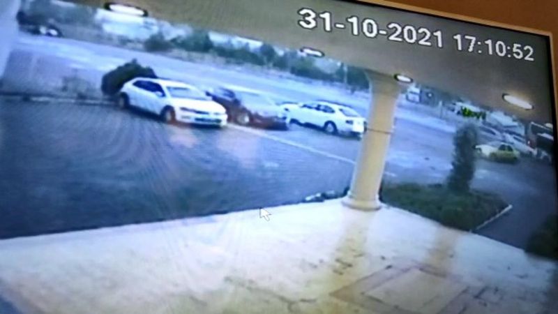 Bingöl'de otomobil, kırmızı ışıkta bekleyen araca çarptı