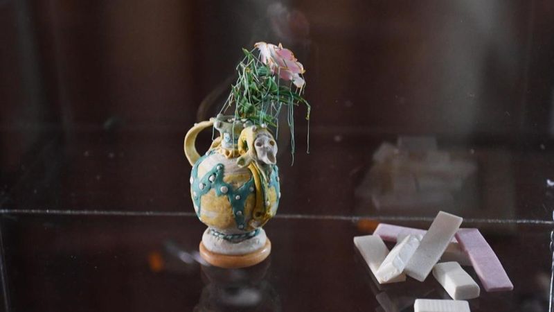 CHP'li Kuşadası Belediyesi'nden 'atık sakızlardan heykel' sergisi