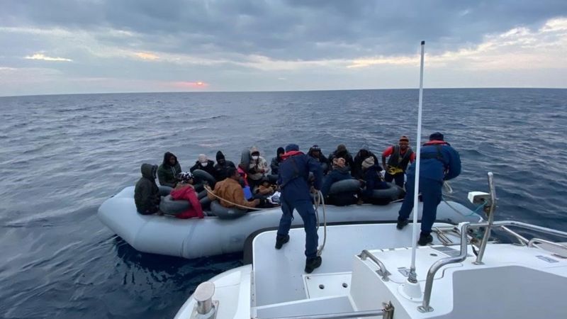 Yunan unsurlarınca geri itilen 157 düzensiz göçmen kurtarıldı