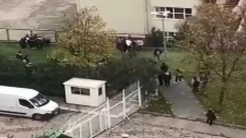 Beylikdüzü’nde, liselilerin kavgası kamerada