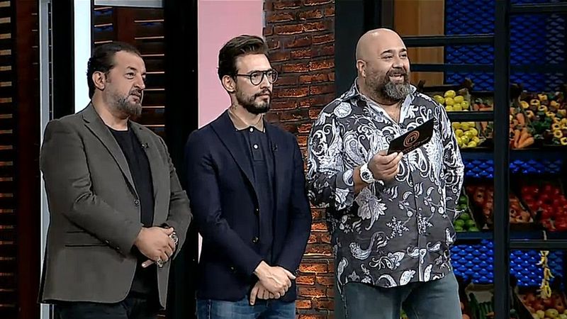 Birbirlerine bağlandılar! MasterChef’te dokunulmazlığı hangi takım kazandı? İşte eleme adayları