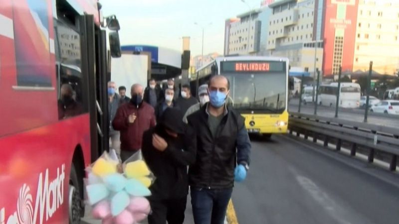 Metrobüs duraklarında dilenci operasyonu 