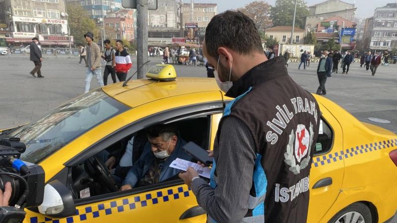 İstanbul'da 30 yıllık taksici meslektaşlarına isyan etti