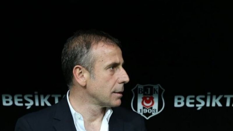 Beşiktaş taraftarlarının Abdullah Avcı'ya protestosu