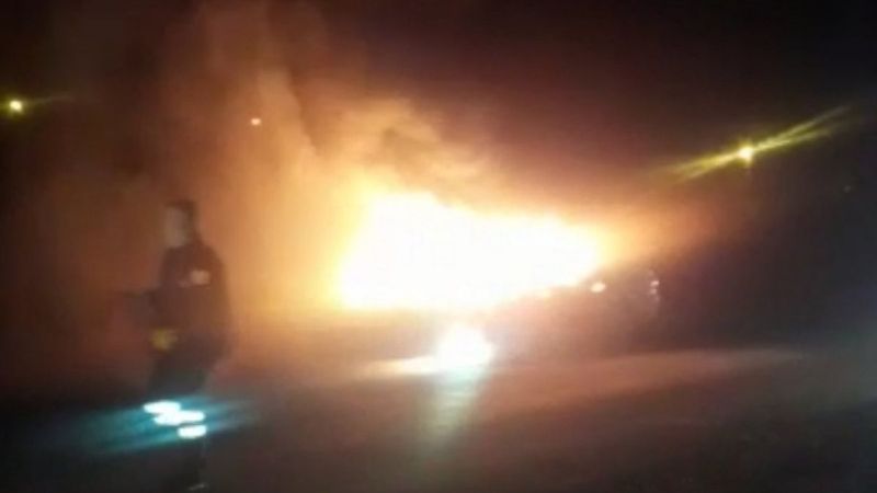 Elazığ'da 3 şahıs çaldıkları aracı yakıtı bitince yaktılar