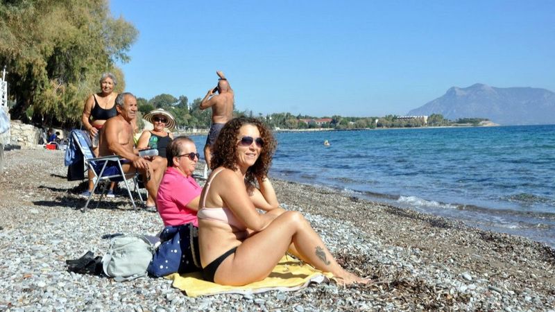 Datça'da hava sıcaklığı, plajları doldurdu