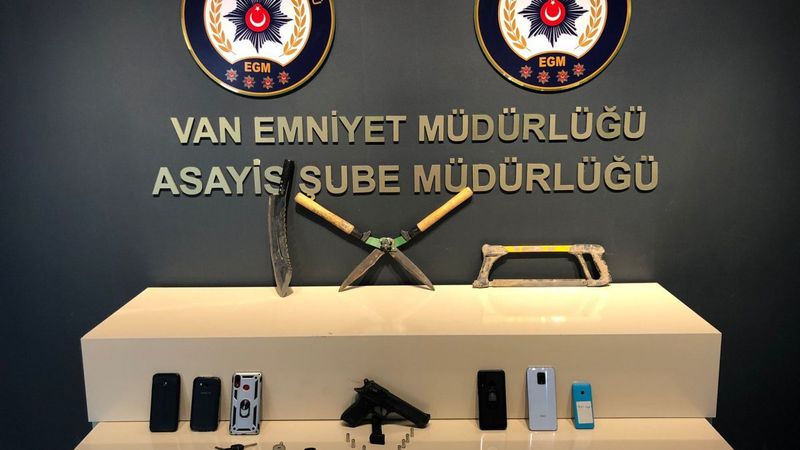 Van'da 5 hırsızlık şüphelisi yakalanarak tutuklandı