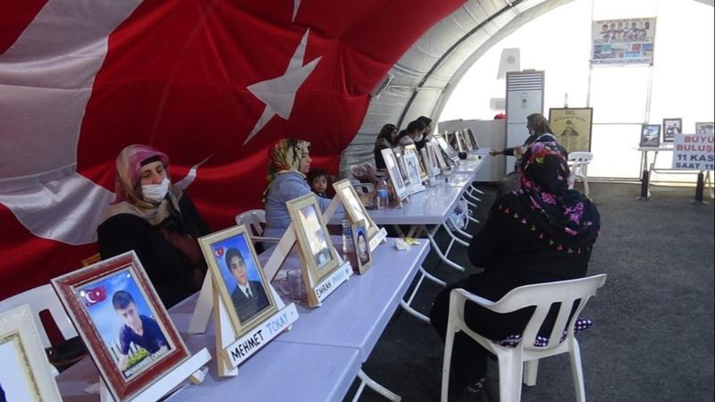 Evlat nöbetindeki anneler PKK'yı bitirmek için direniyor