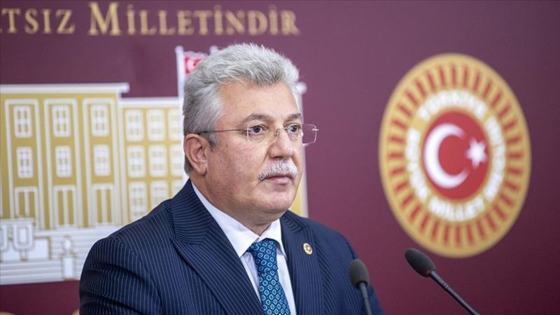 Muhammet Emin Akbaşoğlu: Lütfü Türkkan milletvekilliğinden istifa etmeli