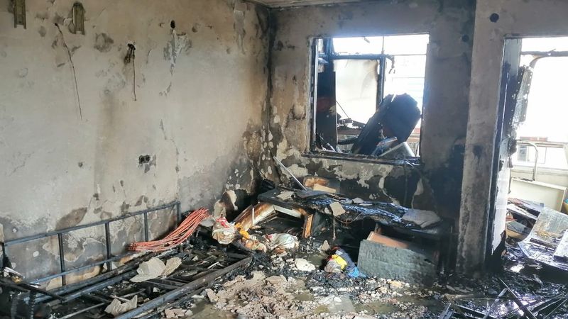 Antalya'da klimadan çıkan yangın evi küle döndürdü