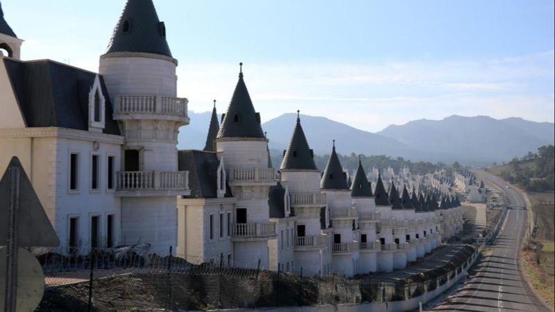 Bolu’daki ‘Şato tipi’ villalar 2022 yılında bitirilecek