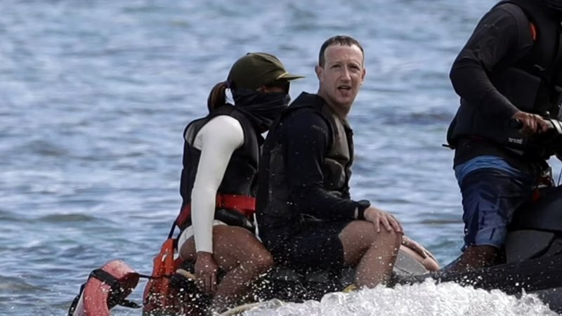 Mark Zuckerberg, eşiyle jet-ski yaparken görüntülendi