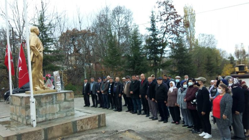 Çorum'da köylüler para toplayıp Atatürk heykeli yaptırdı