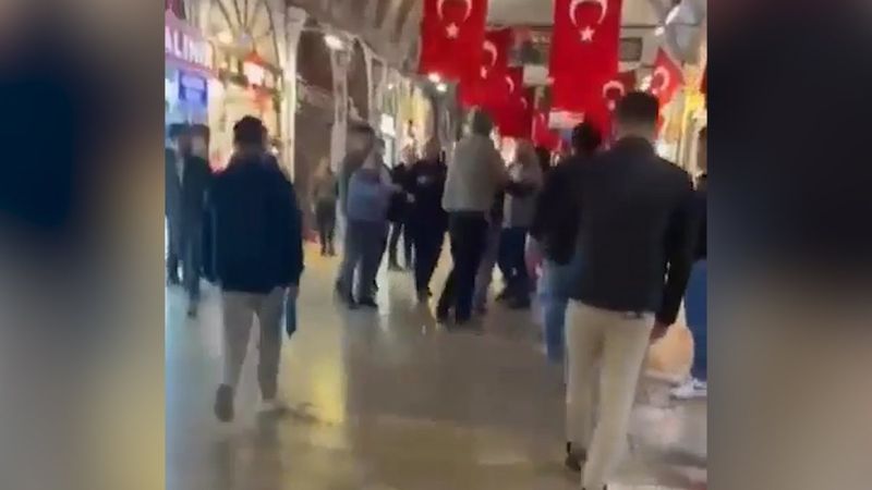 Kapalıçarşı'da Atatürk dayağı: Saygı duruşunda bulunmayınca darbettiler