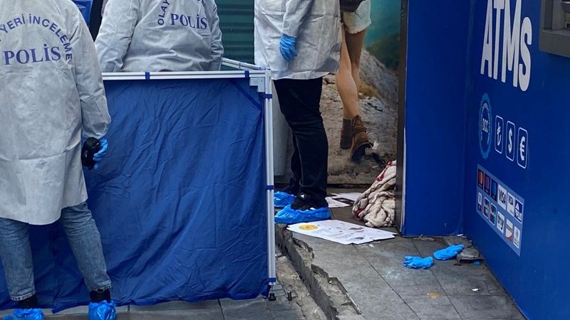 Kadıköy'de evsiz yaşayan kişi, hayatını kaybetti