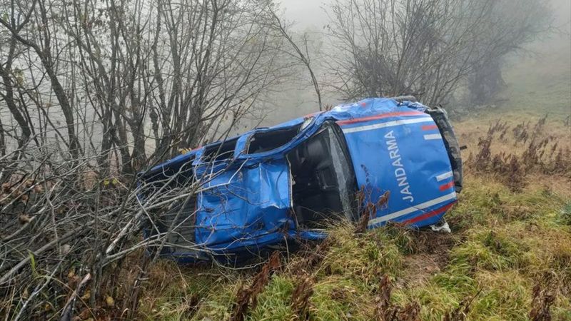 Rize'de kurtarma çalışmasındaki jandarma aracı uçurumdan düştü