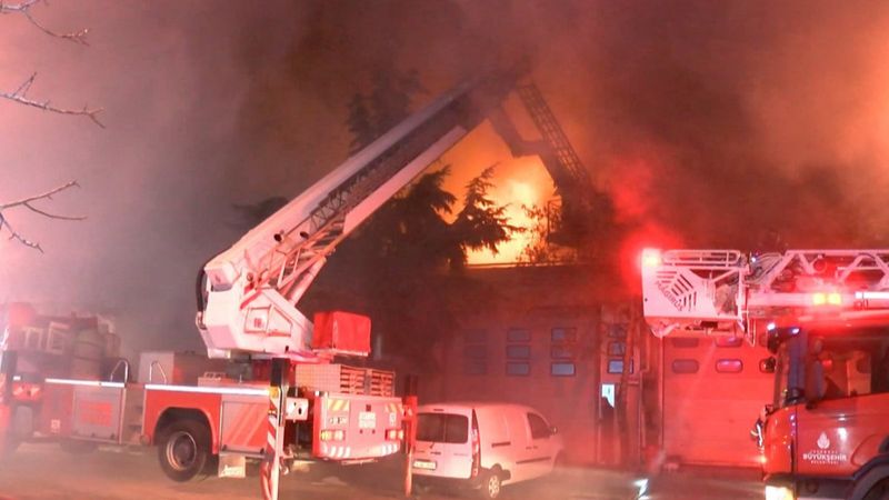 Başakşehir'de dokuma atölyesinde yangın çıktı