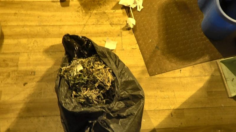 Eyüpsultan'da uyuşturucu deposuna baskın