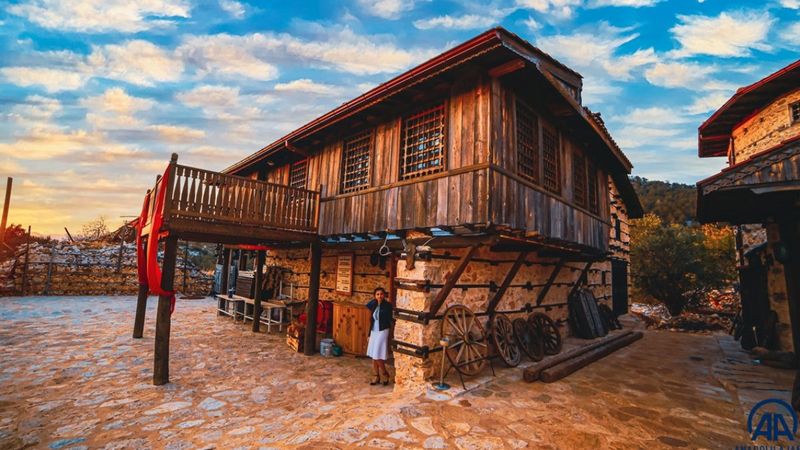 Antalya'daki tarihi evler turistlerin ilgisini çekiyor