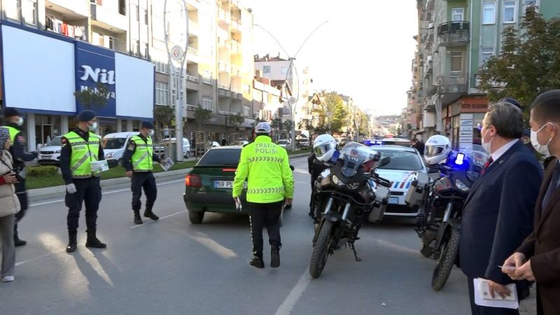 Sakarya'da panikleyen sürücü, muhabiri ezdi