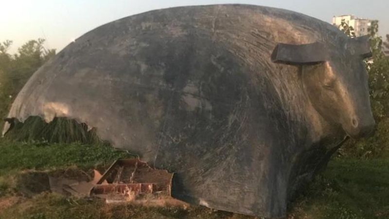 İzmir'de 3 heykel tahrip edildi