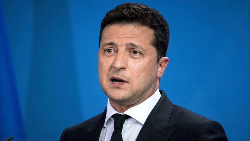 Vladimir Zelenskiy: Sınırımızda 100 bin Rus askeri var