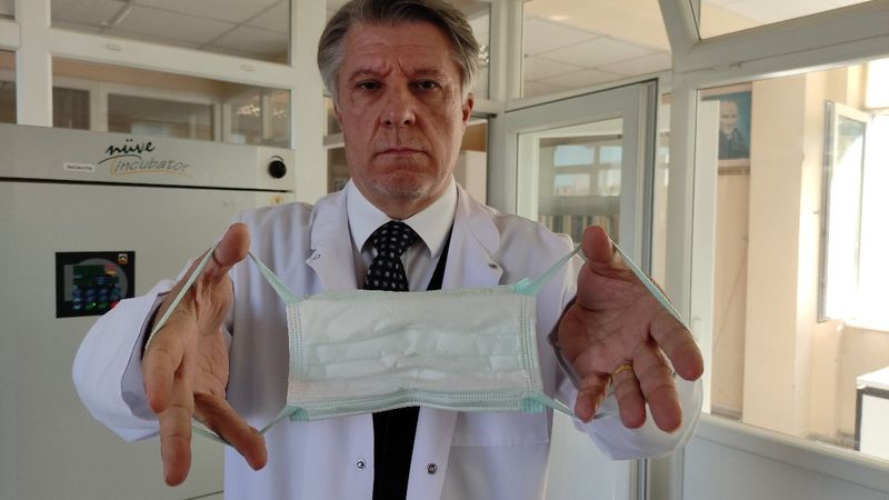 Bursa’da, 2 saatten fazla kullanılan maskeleri laboratuvarda inceledi