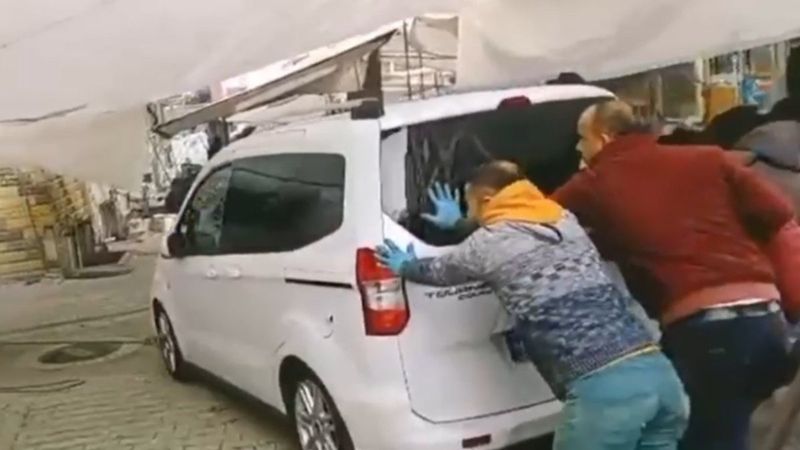 Esenyurt’ta pazarcıların kiralık araç çilesi