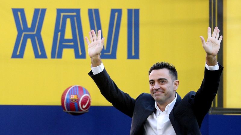 Xavi, Barcelona'da eski ekibi topluyor