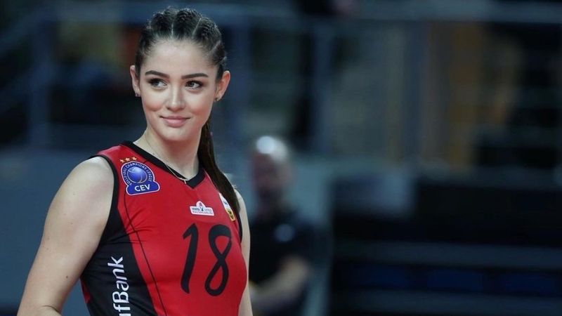 Zehra Güneş'in herkesi titreten kareleri! Karın kasları sosyal medyayı salladı