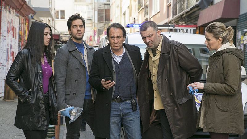 Arka Sokaklar bakın hangi diziye konuk olmuş! Hüsnü Çoban'ı şoke eden karşılaşma...