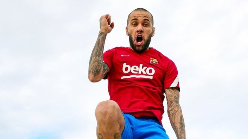 Dani Alves: Barcelona'da bedava bile oynarım