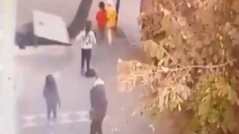 Sultangazi’de, sokakta oynayan kız çocuğuna taciz kamerada