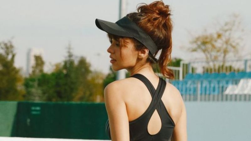 Üç Kuruş'un Leyla'sı kortlara indi! Aslıhan Malbora'nın tenis pozları