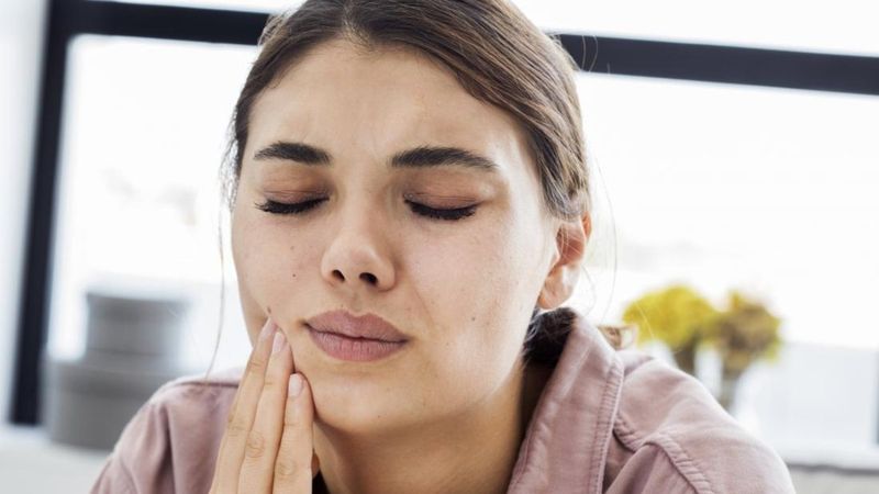 Tedavi edilmeyen diş kırıkları apseye neden oluyor