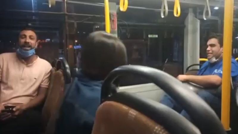 Antalya’da otobüs içinde darbukalı eğlence kamerada