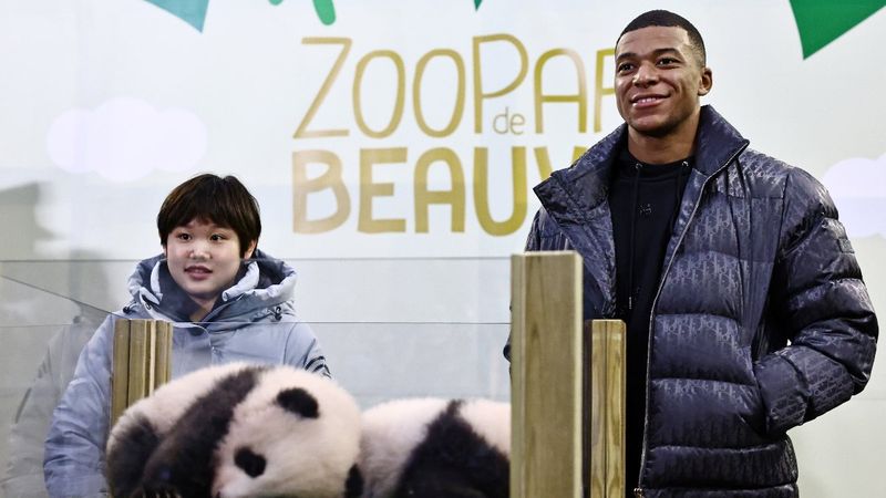 Kylian Mbappe pandaya vaftiz babası oldu