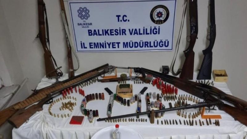 Balıkesir'de bekçilerin dikkati çok sayıda silahı yakalattı