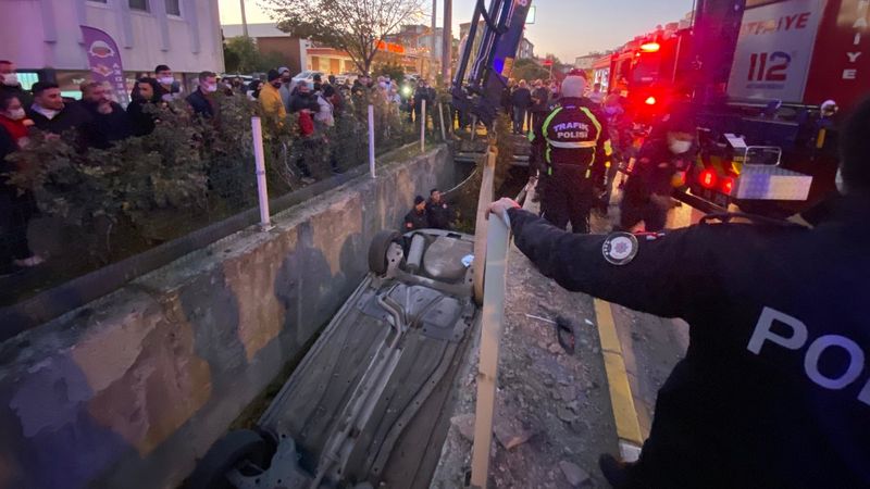 Balıkesir'de su kanalına uçan araçta 3 kişi yaralandı