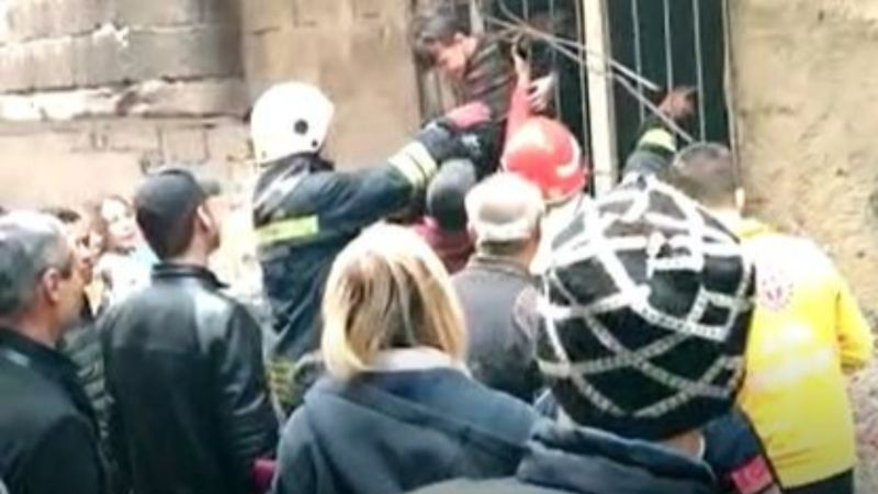 Gaziantep'te annenin çocuklarını kilitlediği evde yangın çıktı