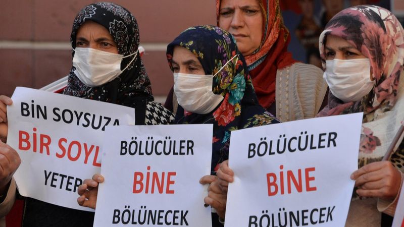 Evlat nöbetindeki aileler, Süleyman Soylu'nun doğum gününü kutladı