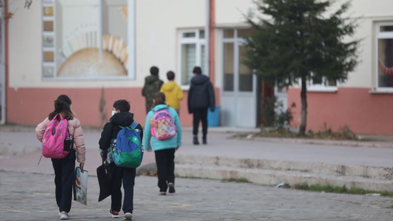 Okullar, ara tatilin ardından ders zilini çaldı