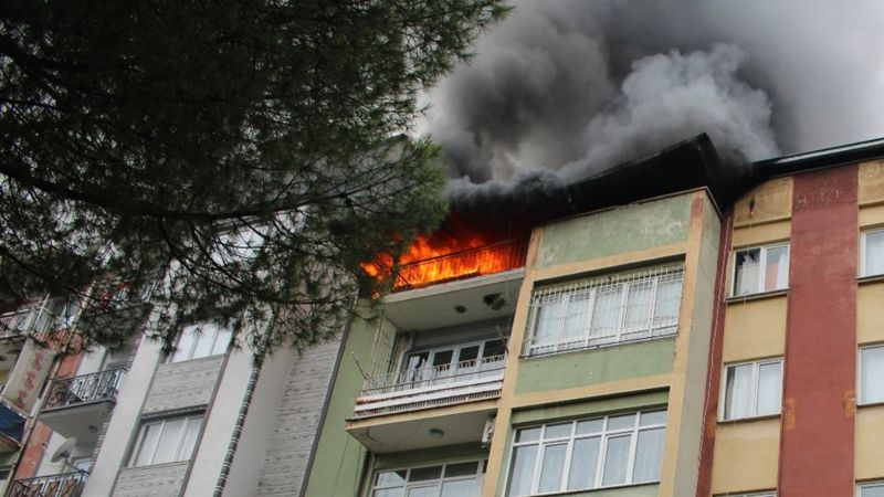 Aydın'da yer ocağı çatıyı tutuşturdu