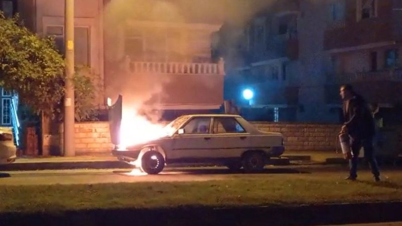 Edirne'de sürücünün çalıştırdığı otomobil alev topuna döndü