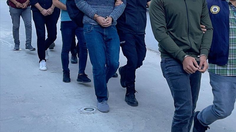 İzmir’de FETÖ operasyonu: 31 gözaltı