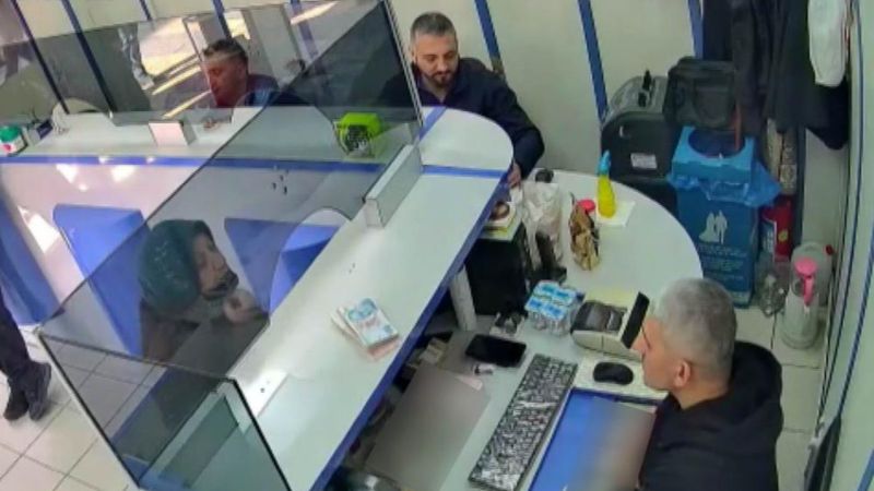 Kayseri'de döviz alan vatandaşa yanlışlıkla fazla para verdi