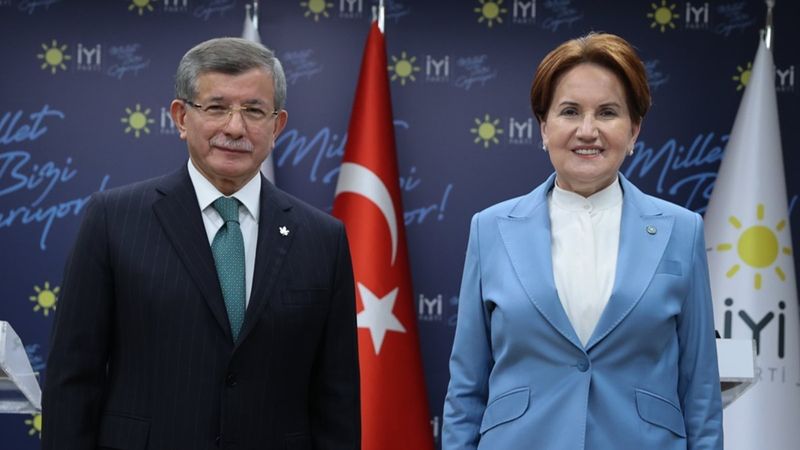 Ahmet Davutoğlu'ndan Meral Akşener'e ziyaret