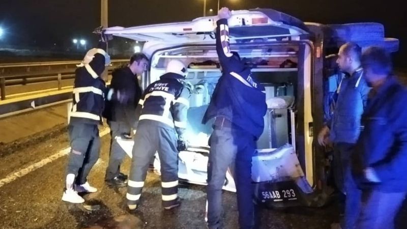 Siirt'te vakaya giden ambulansa araç çarptı