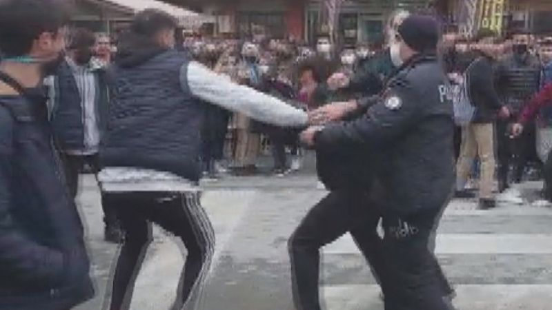 Konya'da öğrenci velileri birbirine girdi