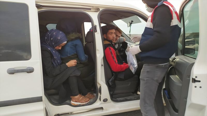 Konya'da araçtan 13 düzensiz göçmen çıktı